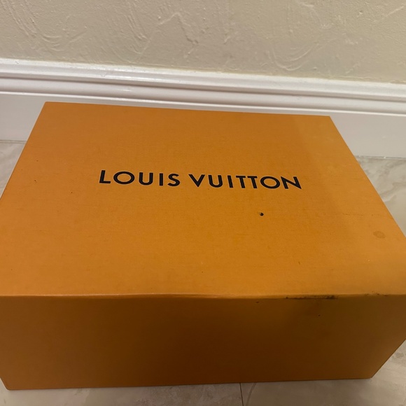 Louis Vuitton Sneakers - Picture 8 of 8